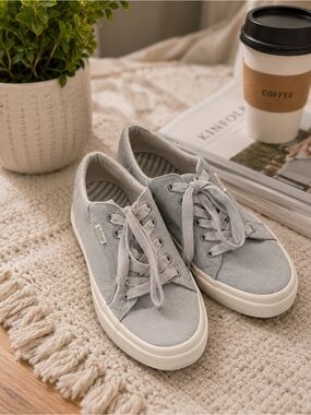 Taos Footwear Light Gray Canvas Sneakers